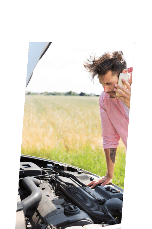 auto met pech langs de weg